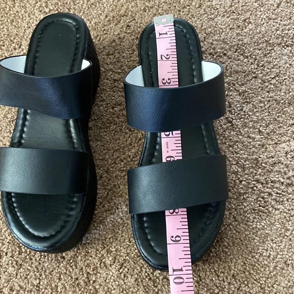 Black wedge heels - Picture 2 of 3